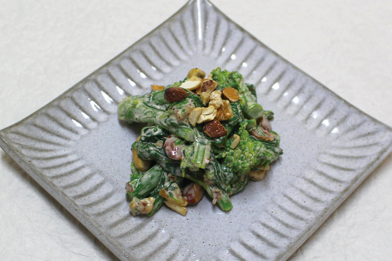 菜の花とナッツのサラダ